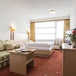 Отель Lohmann -